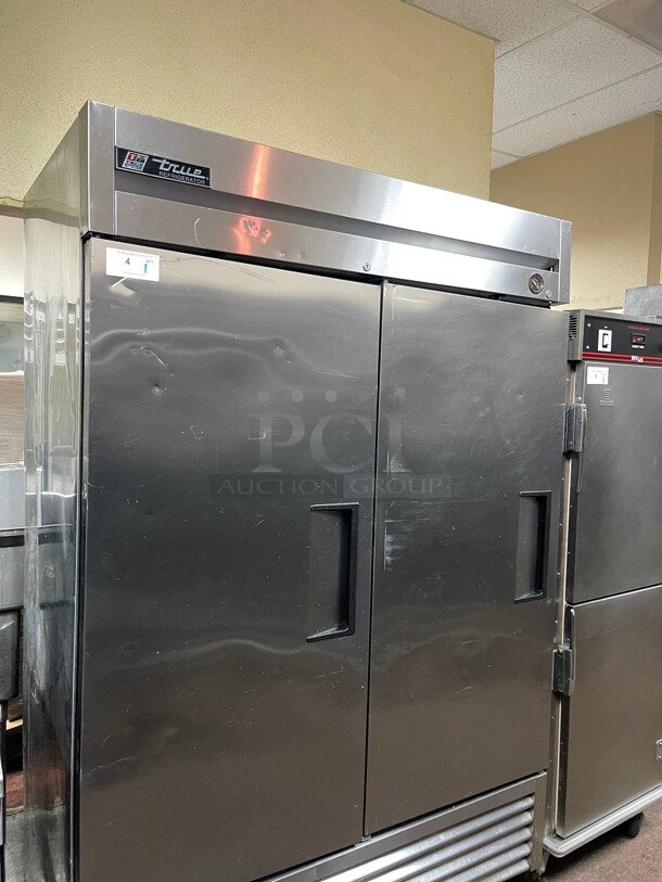 Working! True T-49 54 inch Two Section Commercial Reach In Refrigerator, (2) Left/Left Hinge Solid Doors, 115v NSF Tested and Working! - Image 3 of 7