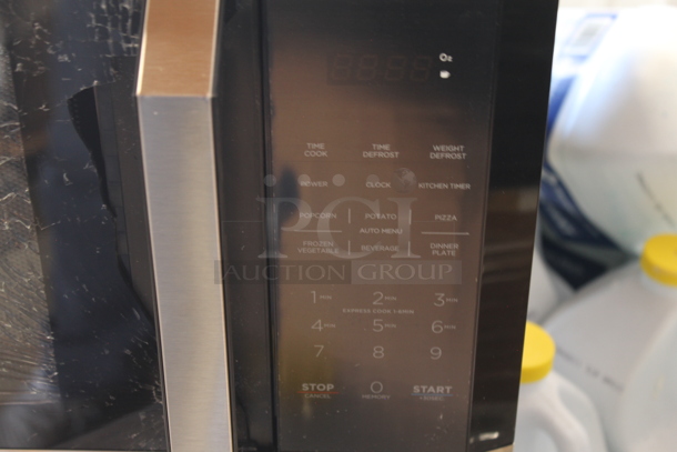 BRAND NEW SCRATCH AND DENT! Criterion CCM16M1S Countertop Microwave Oven. 120 Volts, 1 Phase.  - Image 4 of 7