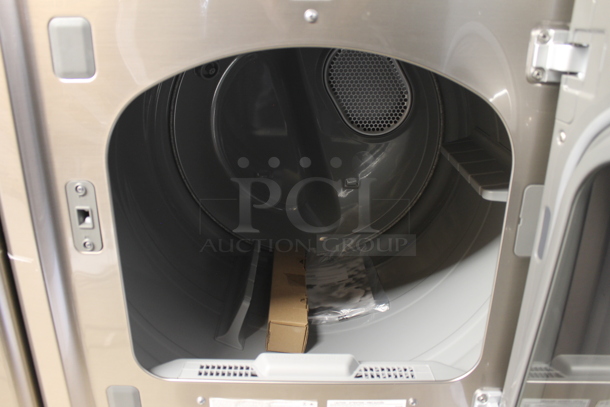 BRAND NEW SCRATCH AND DENT! 2022 Samsung DVG52A5500C Metal Gas Powered Front Load Dryer. 20,000 BTU. - Image 3 of 4