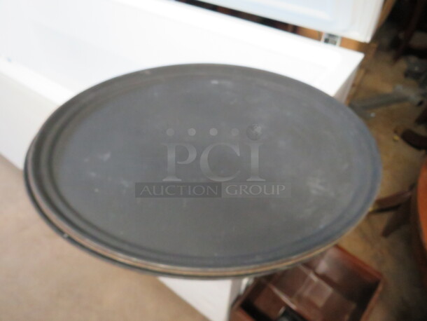 One Cambro 27X22 Oval Serve Tray. - Image 1 of 1