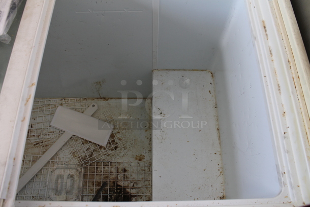 Metal Commercial Chest Freezer Merchandiser. Tested and Does Not Power On - Image 3 of 4
