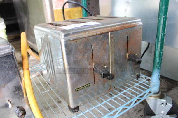 Toastmaster Stainless Steel Commercial Countertop 4 Slot Toaster. 11.5x11.5x9 - Image 3 of 4