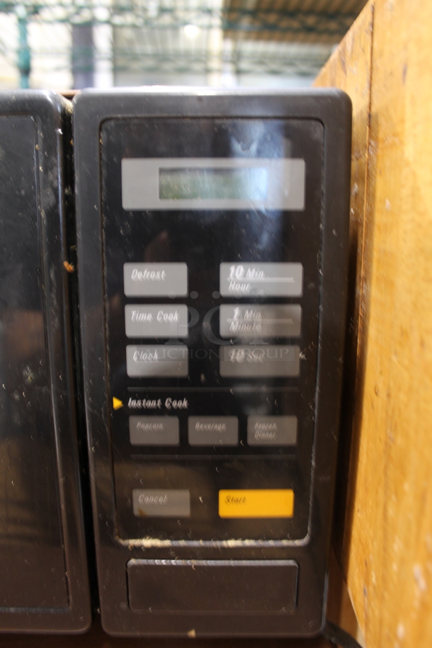 Samsung MW 3540T Countertop Microwave Oven. 120 Volts, 1 Phase.  - Image 2 of 5