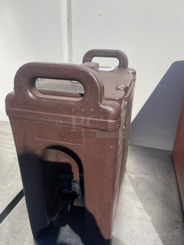Nice! Cambro 2 1/2 Gal Container Hot/Cold Beverage Dispenser 250LCD NSF  - Image 3 of 9