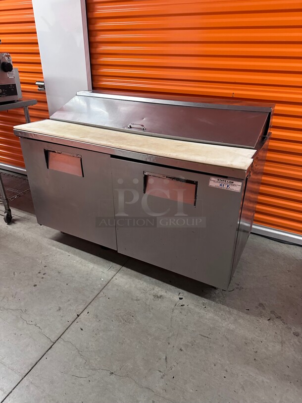 Working! True TSSU-60-16 - Sandwich/Salad Prep Table, (16) pans, (2) full doors, stainless steel front 115 Volt NSF Tested and Working! - Image 6 of 9