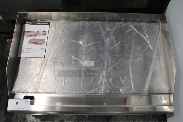 BRAND NEW SCRATCH AND DENT! Avantco 177EG30N Stainless Steel Commercial Countertop Electric Powered Flat Top Griddle w/ Thermostatic Controls. 208/240 Volts, 1 Phase.  - Image 3 of 6