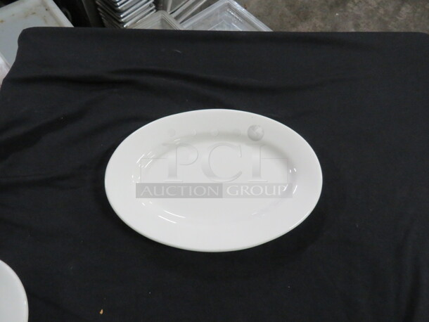 9.5 Inch Oval Platter. 11XBID