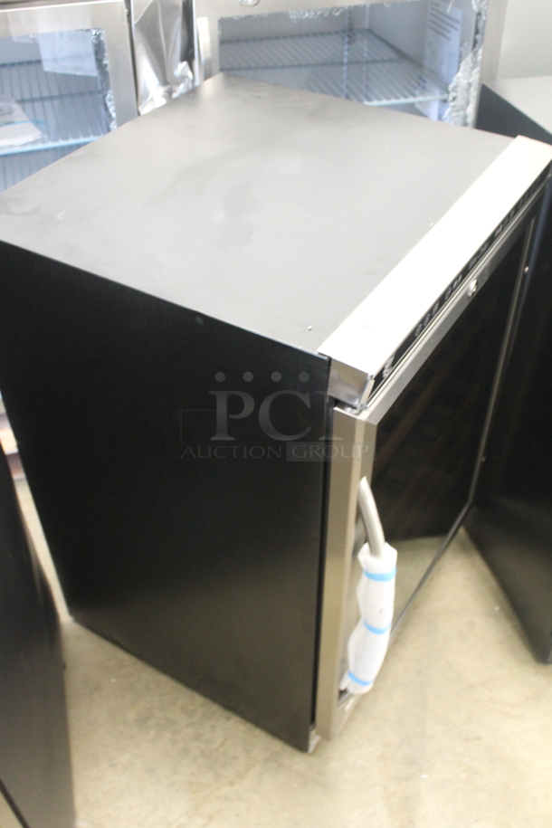 BRAND NEW SCRATCH AND DENT! Avanti WCR5404DZD Stainless Steel 46 Bottle Built-In or Free Standing Dual Zone Wine Cooler Merchandiser. 115 Volts, 1 Phase. Tested and Working! - Image 2 of 7