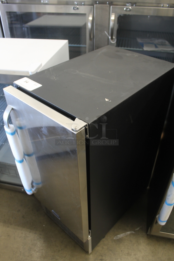 BRAND NEW SCRATCH AND DENT! Whynter UIM-502SS Energy Star Stainless Steel 50 lb. Built-In/Freestanding Ice Maker. 115 Volts, 1 Phase. Tested and Working! - Image 3 of 6