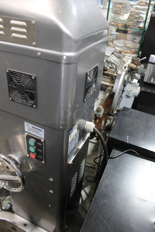 BRAND NEW SCRATCH AND DENT! Avantco MX60H Metal Commercial Floor Style 60 Quart Planetary Mixer w/ Mixing Bowl, Bowl Guard, Bowl Dolly, Whisk, Paddle and Dough Hook Attachments. 240 Volts, 1 Phase. - Image 5 of 12
