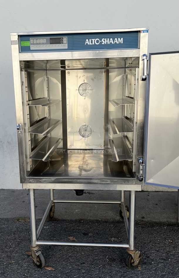 Alto Shaam Retherm & Food Holding Oven 208Volt/3PH Single compartment oven with a retherm thermostat range of 100° to 400°F and a holding temperature range of 60° to 240°F. Tested and Working! - Image 4 of 6