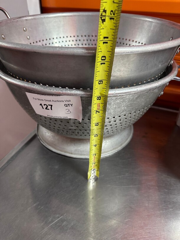 Clean! Assorted  11 Qt. Heavy-Duty Aluminum Colander with Base and Handles NSF Heavy Duty  - Image 4 of 4