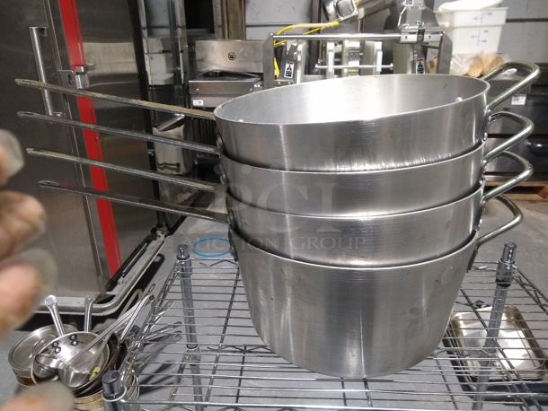 Choice 10 Qt. Tapered Aluminum Sauce Pan with Handle

 - Image 3 of 5