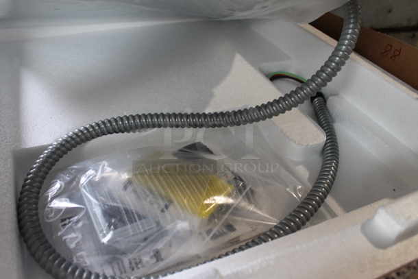 BRAND NEW IN BOX! 2022 Samsung NZ24T4360RK Metal Commercial Electric Powered Drop In 4 Burner Range. 208/240 Volts. - Image 6 of 8