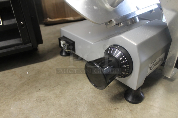 IN ORIGINAL BOX! 2018 Excalibur EPS 010 Stainless Steel Commercial Countertop Meat Slicer w/ Blade Sharpener. 110 Volts, 1 Phase. Tested and Working! - Image 4 of 6