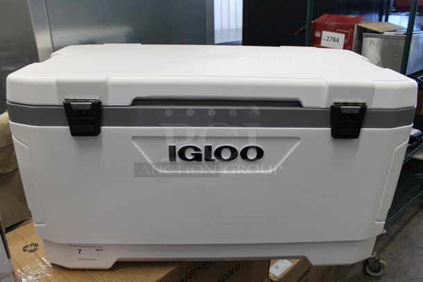 LIKE NEW! Igloo 49548 Marine Ultra 100 Qt. White Cooler with Comfort Grip Handles - Image 1 of 6