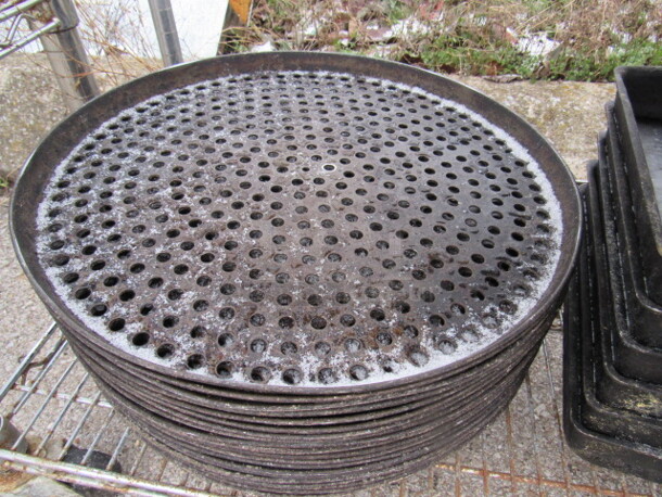 16.5 Inch Round Perforated Pizza Pan. 5XBID