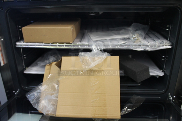 BRAND NEW SCRATCH AND DENT! KoolMore KM-FR36GL-SS Stainless Steel Commercial Natural or Propane Gas Powered 4 Burner Range w/ Oven.  - Image 6 of 11