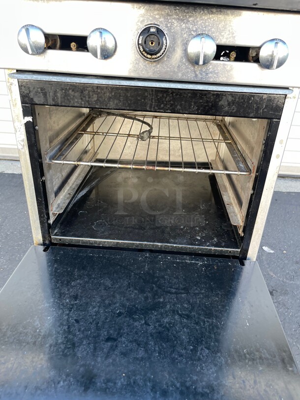 Clean! Stratus Commercial 24 inch  Range 4 Open Burner Gas Oven Stratus SR-4 #7224 Commercial Stove NSF USA On Casters Tested and Working! - Image 6 of 10