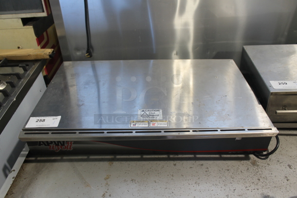 APW Wyott SPTU-50N Stainless Steel Commercial Countertop Bun Warming Drawer. 120 Volts, 1 Phase. Tested and Working!