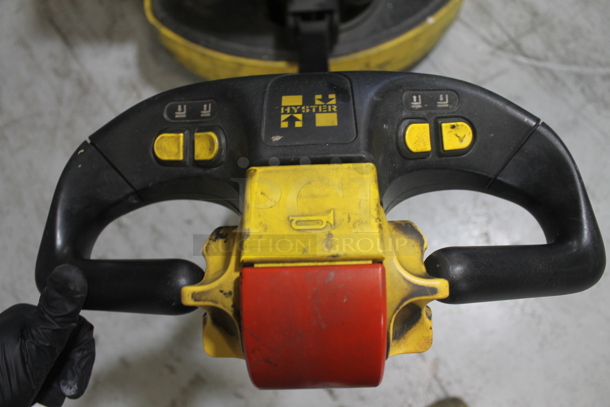 Hyster W65Z Metal Commercial Electric Powered 6,500 Pound Capacity Pallet Jack Lift Jack. BUYER MUST REMOVE. - Image 6 of 7