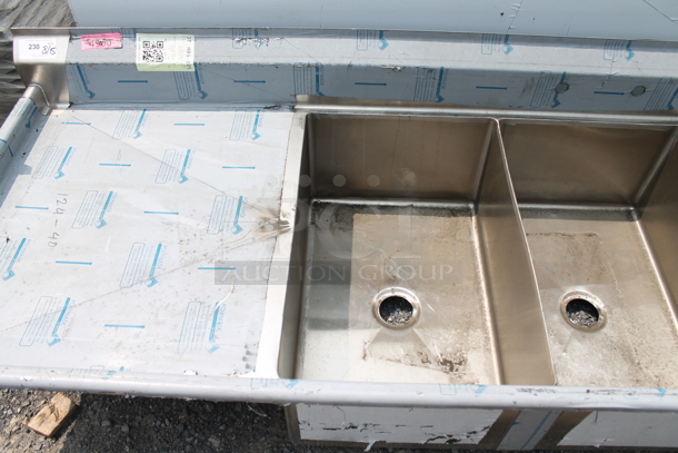 BRAND NEW SCRATCH AND DENT! Stainless Steel Commercial 3 Bay Sink w/ Dual Drain Boards. No Legs. - Image 2 of 3