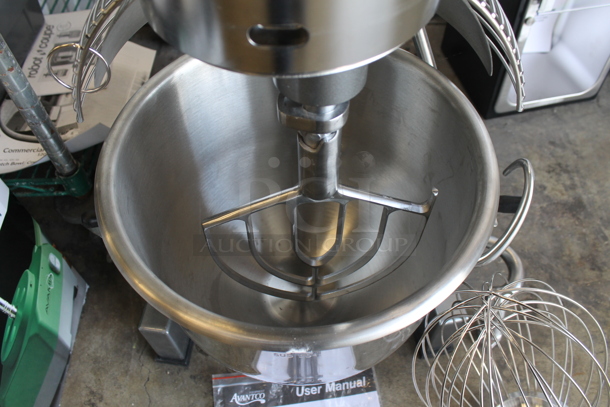 BRAND NEW SCRATCH AND DENT! Avantco 177MX20H Metal Commercial Floor Style 20 Quart Planetary Dough Mixer w/ Stainless Steel Mixing Bowl, Bowl Guard, Paddle, Whisk and Dough Hook Attachments. 120 Volts, 1 Phase. Tested and Working! - Image 9 of 10