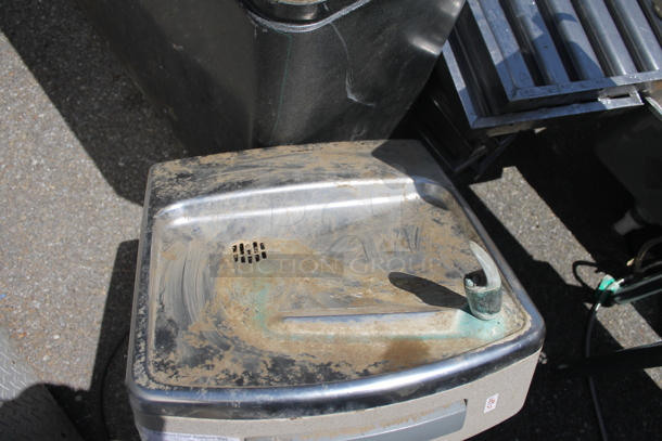 Metal Wall Mount Water Fountain. - Image 2 of 9