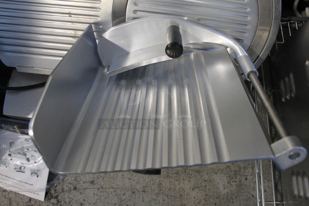 Avantco SL300C Stainless Steel Commercial Countertop Automatic Meat Slicer w/ Blade Sharpener. 110-120 Volts, 1 Phase. Tested and Working! - Image 3 of 10