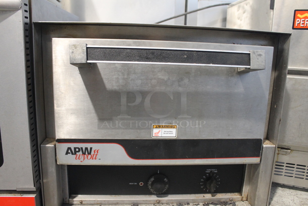 APW Wyott CDO-17 Stainless Steel Commercial Countertop Electric Powered Single Deck Oven. 120 Volts, 1 Phase. Tested and Working! - Image 3 of 7