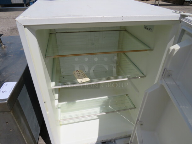 One U-Line 1 Door Freezer. Model# UN-75RWHOO. 115 Volt. 24X24X34 - Image 4 of 4
