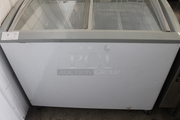 Excellence VB-4HC Metal Commercial Chest Freezer Merchandiser w/ Poly Coated Baskets on Commercial Casters. 115 Volts, 1 Phase. Tested and Working! - Image 3 of 10