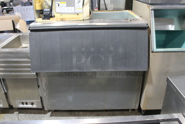 Hoshizaki KM-501MAH Stainless Steel Commercial Ice Head on Commercial Ice Bin. 115-120 Volts, 1 Phase. - Image 2 of 7