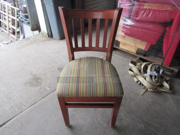 Wooden Chair WIth A Cushioned Seat. 2XBID. - Image 1 of 2
