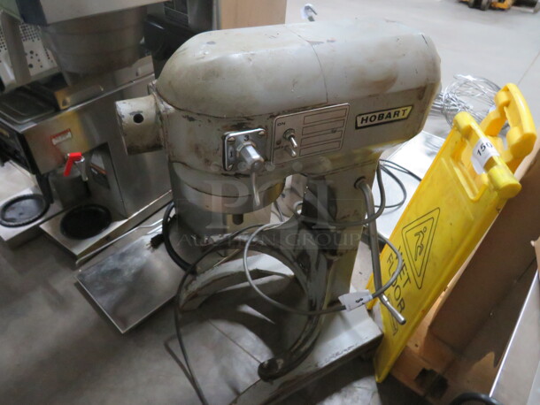 One WORKING! Hobart 20 Quart Mixer. #A-200. 115 Volt. - Image 2 of 4