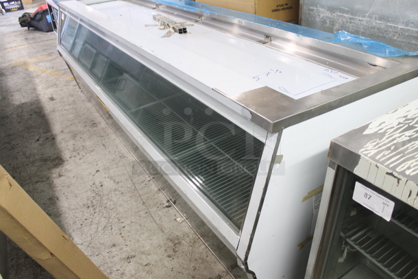 CustomCool 7-11DEL10R Metal Commercial Floor Style Deli Display Case Merchandiser 115 Volts, 1 Phase. Does Not Come w/ Remote Compressor - Image 3 of 11
