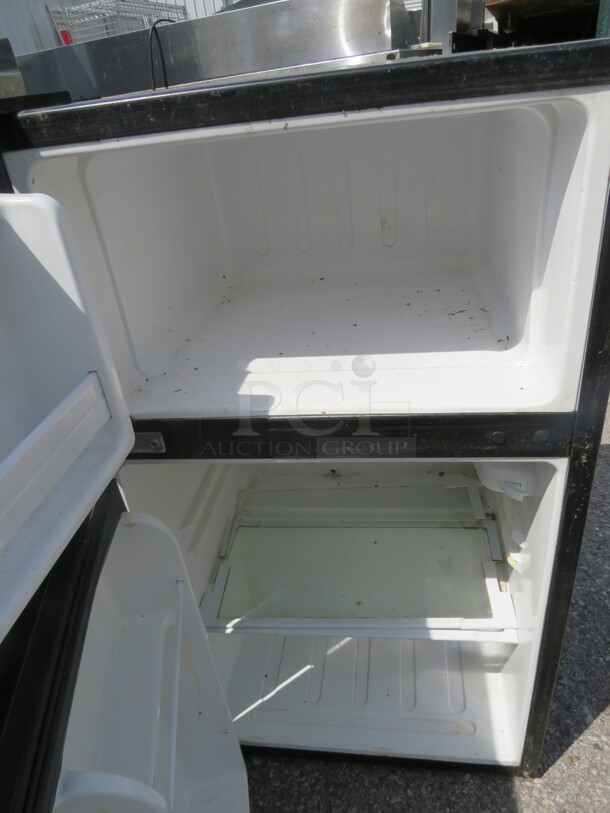 One Black And Decker Under Counter Refrigerator/Freezer. Model# BCD33B. 115 Volt. 19X19.5X33.5. - Image 2 of 2