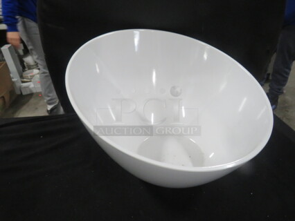 One NEW American Metalcraft 112oz Slanted Round Melamine Bowl.  #MELSL112.