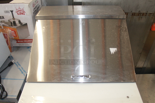 LIKE NEW! 2015 True TSSU-27-12M-B Stainless Steel Commercial Sandwich Salad Prep Table Bain Marie Mega Top w/ Poly Drop In Bins. 115 Volts, 1 Phase. Unit Has Only Been Used a Few Times! Tested and Working! - Image 3 of 7