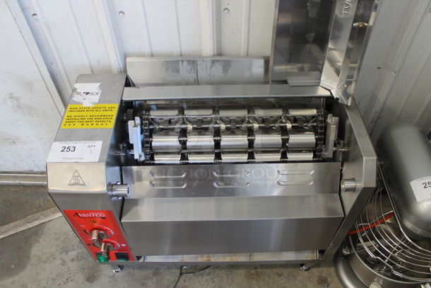 BRAND NEW SCRATCH AND DENT! Avantco 184BT18A Stainless Steel Commercial Countertop Contact Bun Toaster. 120 Volts, 1 Phase. Tested and Working! - Image 2 of 5