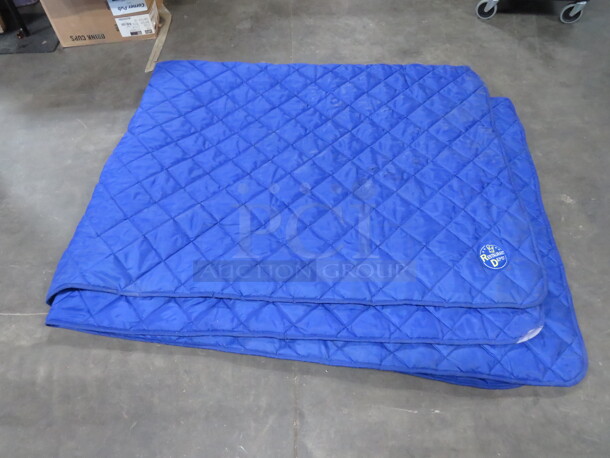 One Quilted 8X10 Transport Cover To Keep Food Cold. - Image 1 of 1