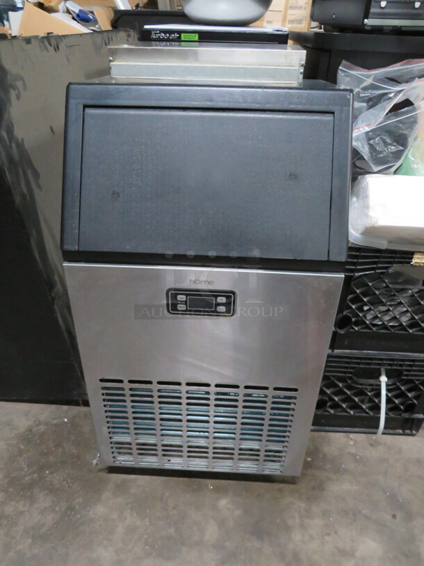 One Home Commercial Under Counter Ice Maker. Model# HME030293N. 115 Volt. Working When Removed. 17.5X16X32 - Image 1 of 1