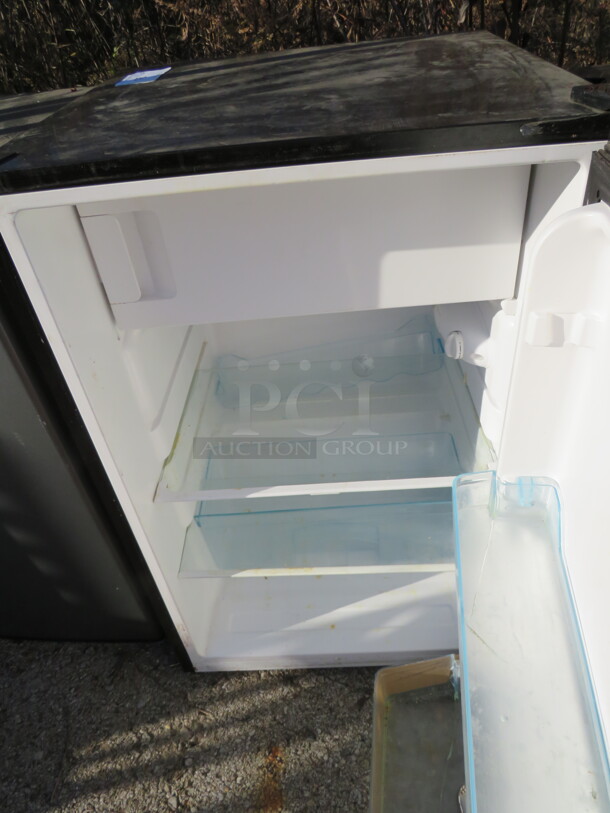 One Avanti Refrigerator. Model# RMX45B3S. 115 Volt. 21.5X23X33 - Image 2 of 2