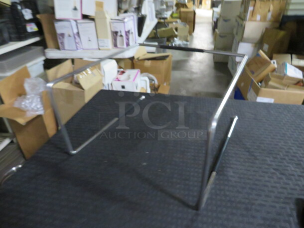 One NEW Vollrath Pizza Pan Holder. - Image 1 of 1