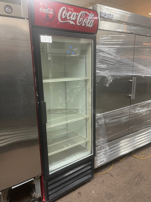 Working! True GDM-26 27 inch One Section Glass Door Commercial Merchandiser, (1) Right Hinge Door, 115v NSF Tested and Working!