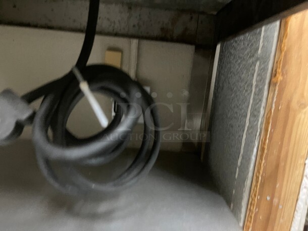 Working! Duke E302 30 3/8 inch Hot Food Table w/ (2) Wells & Cutting Board, With Double Over Shelf 115v/1ph NSF Tested and Working! - Image 7 of 7