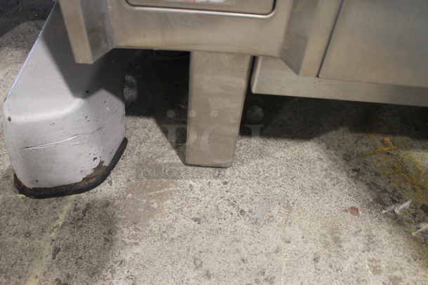Alto Shaam ML20 20G Commercial Stainless Steel Natural Gas Roll in Rack Combitherm Oven On Galvanized Legs. Missing Door Handle Parts. 170,000 BTU. - Image 7 of 11