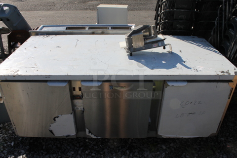 BRAND NEW SCRATCH AND DENT! CustomCool LB6R Stainless Steel Commercial 3 Door Cooler. 115 Volts, 1 Phase. Does Not Come w/ Compressor.