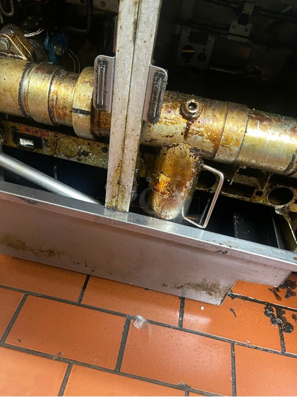 Certified Working Pitco SSH55 50LB. 80,000 BTU Deep Gas Fryer With Filtration System - Image 5 of 5