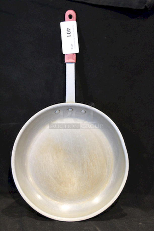 Nice Try-Mark 10" Pan With Rubber Coated Handle.  - Image 3 of 4
